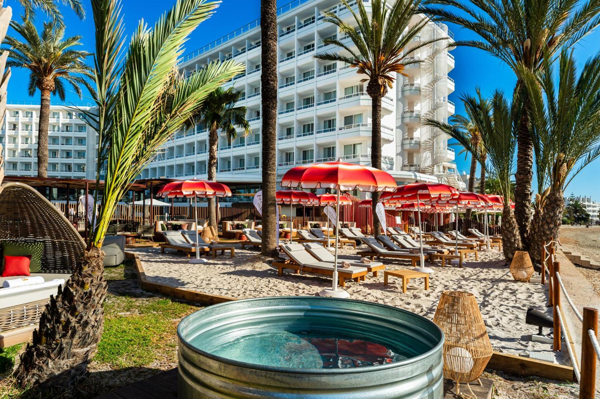 Hotel Vibra Algarb Playa d'en Bossa Exterior foto